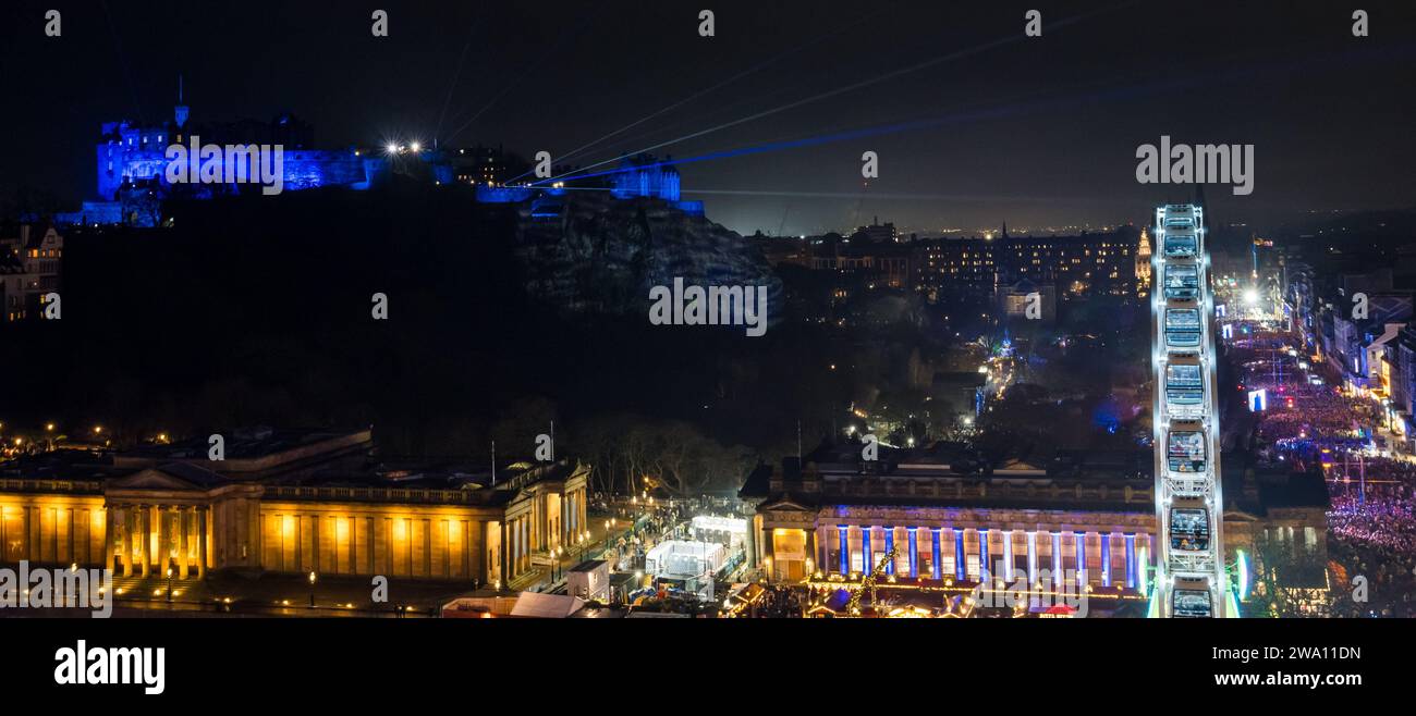 Edinburgh, Schottland, Vereinigtes Königreich, 31. Dezember 2023. Hogmanay Neujahrsfeier: Die Fahrt mit dem großen Riesenrad in den Princes Street Gardens ist eine der Hauptattraktionen, wenn sich Mitternacht nähert. Quelle: Sally Anderson/Alamy Live News Stockfoto