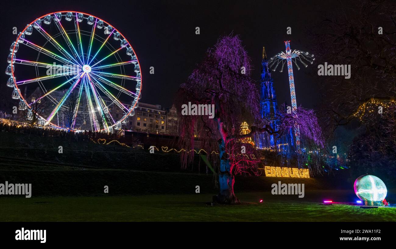 Edinburgh, Schottland, Vereinigtes Königreich, 31. Dezember 2023. Hogmanay Neujahrsfeier: Die Fahrgeschäfte auf dem Festgelände in Princes Street Gardens neben dem Sir Walter Scott Monument sind eine der Hauptattraktionen, wenn sich Mitternacht nähert. Quelle: Sally Anderson/Alamy Live News Stockfoto