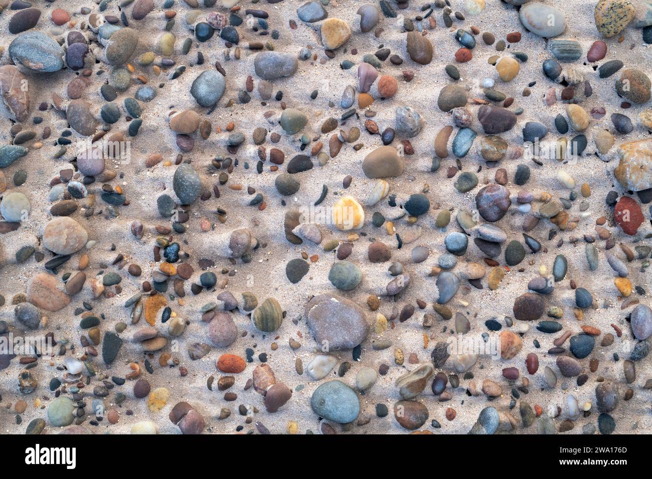 Sand- und Kieselmuster. Findhorn Beach, Morayshire, Schottland Stockfoto