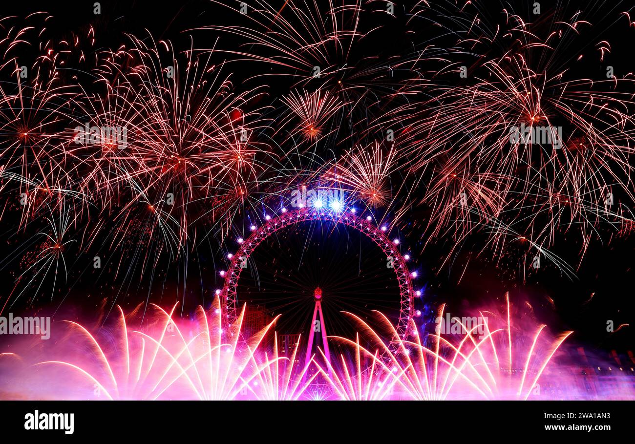 London, Großbritannien. Januar 2024. Feuerwerk explodiert, um das neue Jahr in der Nähe des London Eye in London, Großbritannien, 1. Januar 2024 zu feiern. Quelle: Li Ying/Xinhua/Alamy Live News Stockfoto