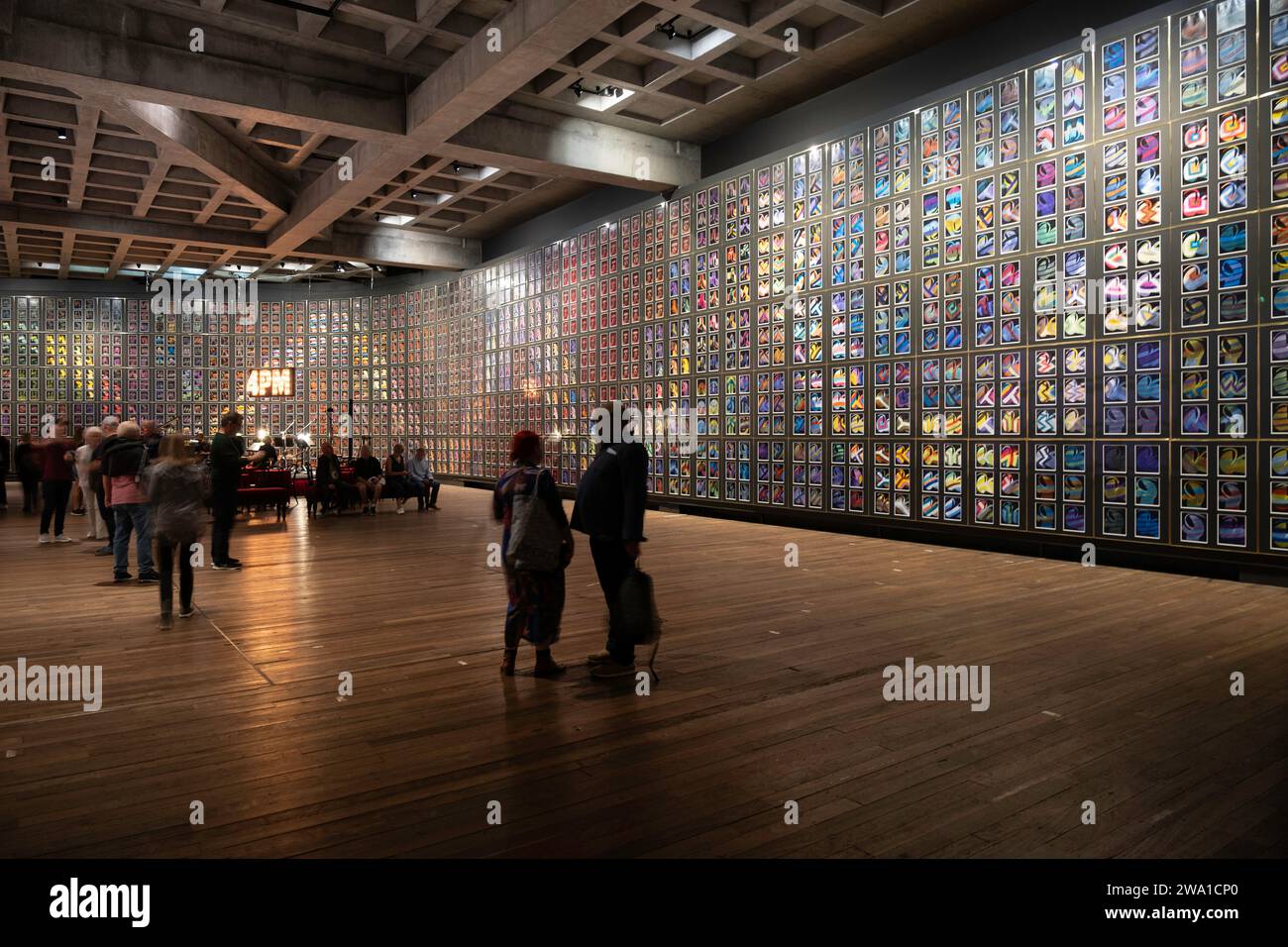 Sidney Nolan's Snake, ein riesiges Wandbild der Regenbogenschlange, das aus 1.620 Einzelbildern im MONA Museum besteht. Museum of Old and New Art in Hobart Stockfoto
