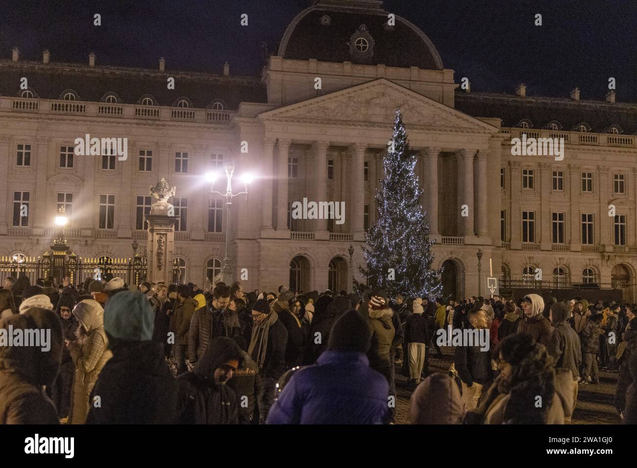 Brüssel, Belgien Dezember 2023 31. Während der Feierlichkeiten am Silvesterabend, am Sonntag, den 31. Dezember 2023 in Brüssel, wird das Feuerwerk beobachtet. BELGA FOTO NICOLAS MAETERLINCK Credit: Belga News Agency/Alamy Live News Stockfoto