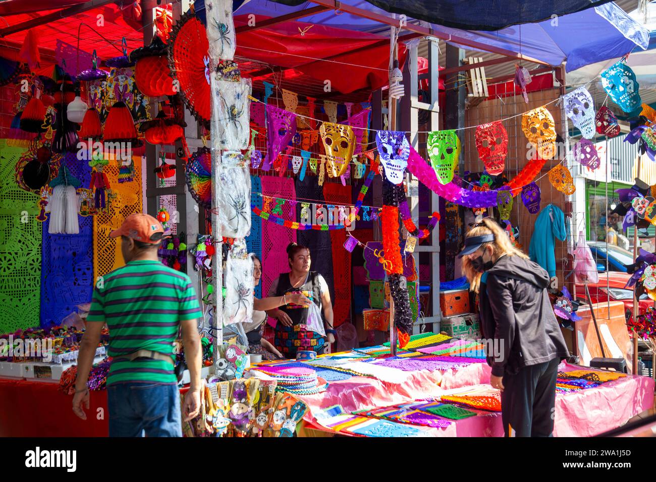Papel Picado (Day of the Dead Dekoration) Stand am Jamaica Market, Mexico City, Mexiko Stockfoto