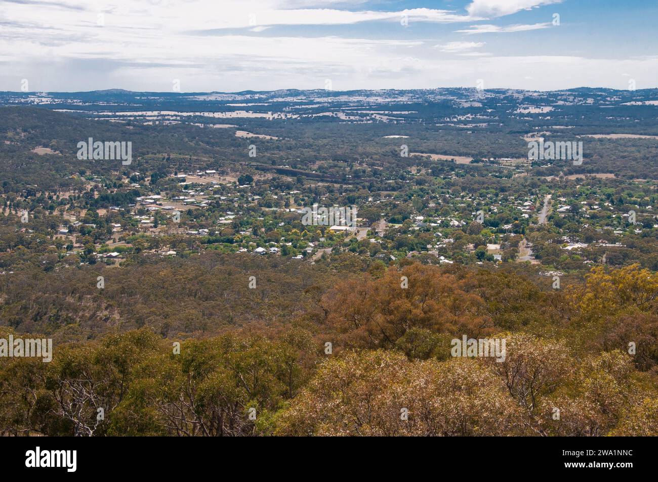 Blick vom Mt. Tarrengower in Richtung der Stadt Maldon in den zentralen Goldfeldern von Victoria Stockfoto