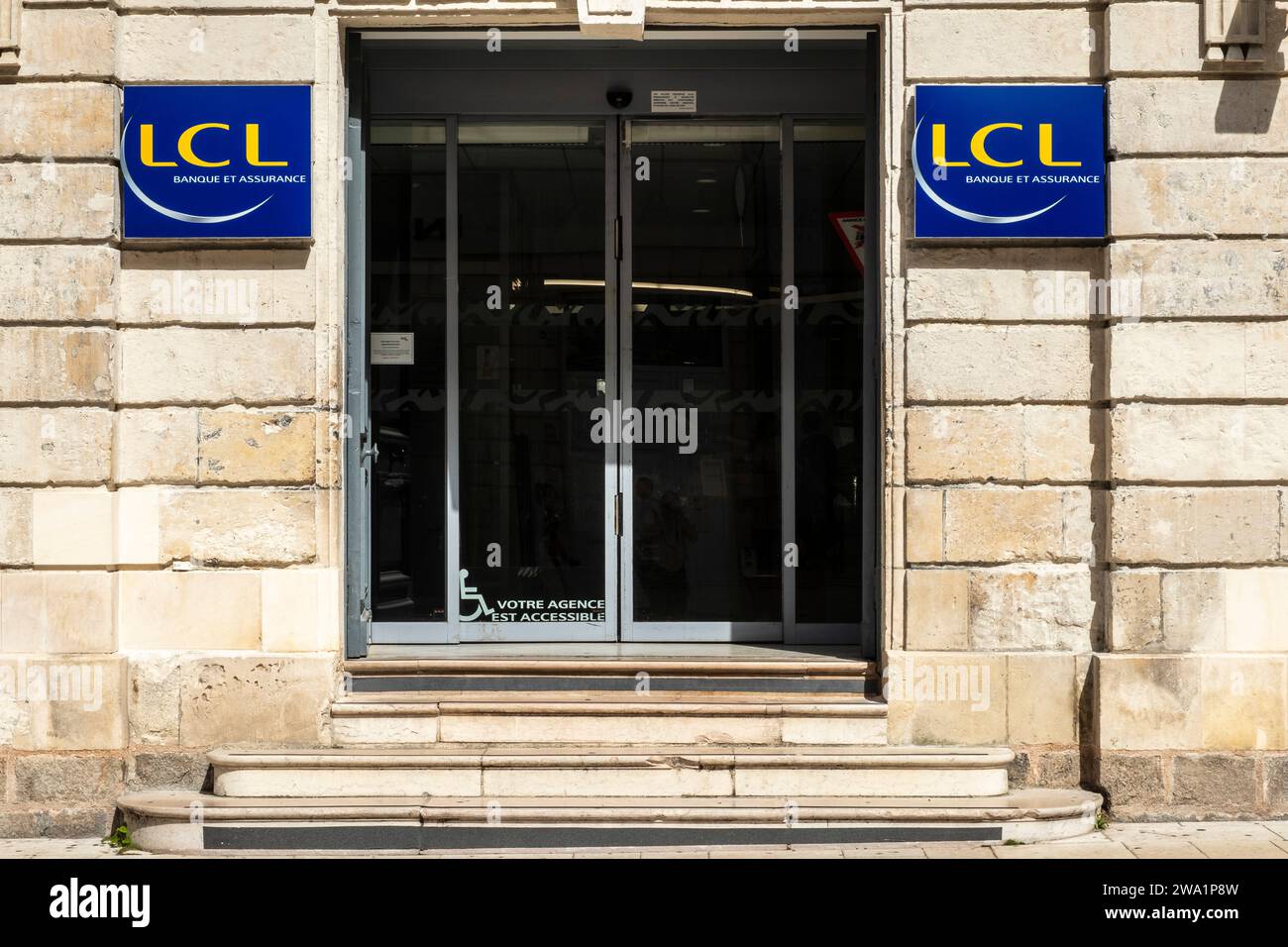 LCL Bank- und Versicherungsgebäude in Amiens | Batiment LCL banque et Assurance a Amiens Stockfoto