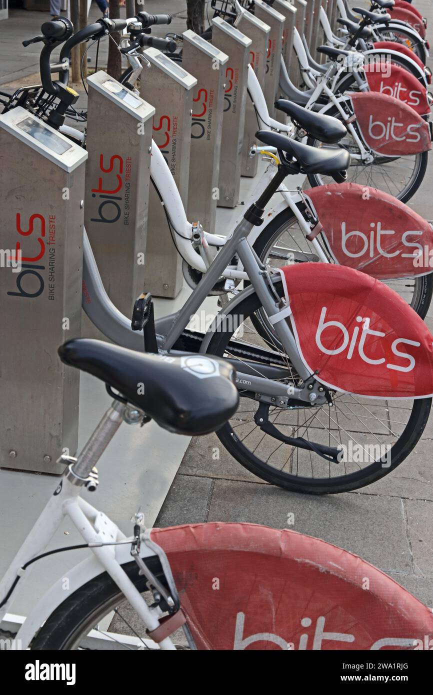 Bike Sharing Triest, BITS, Fahrräder warten auf Verleih, Triest, Italien Stockfoto