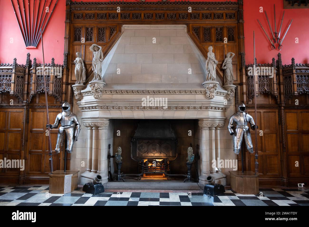 Kamin im Inneren der Great Hall in Edinburgh Castle, Stadt Edinburgh, Schottland, Großbritannien. Stockfoto
