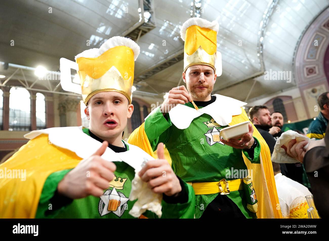 Eine allgemeine Ansicht der Fans am 14. Tag der Paddy Power World Darts Championship im Alexandra Palace, London. Bilddatum: Montag, 1. Januar 2024. Stockfoto