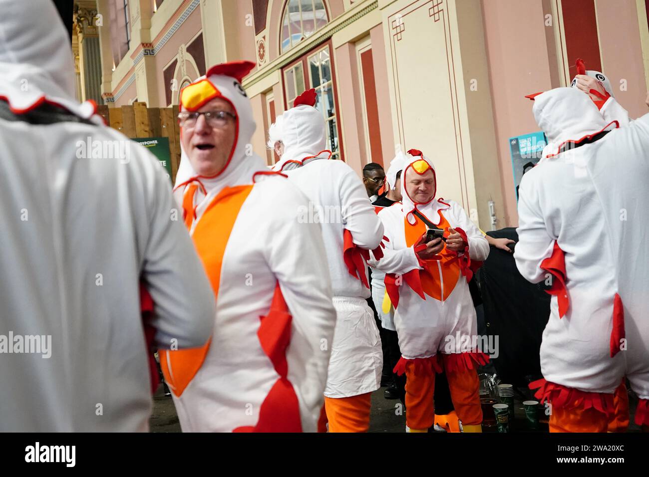 Eine allgemeine Ansicht der Fans am 14. Tag der Paddy Power World Darts Championship im Alexandra Palace, London. Bilddatum: Montag, 1. Januar 2024. Stockfoto