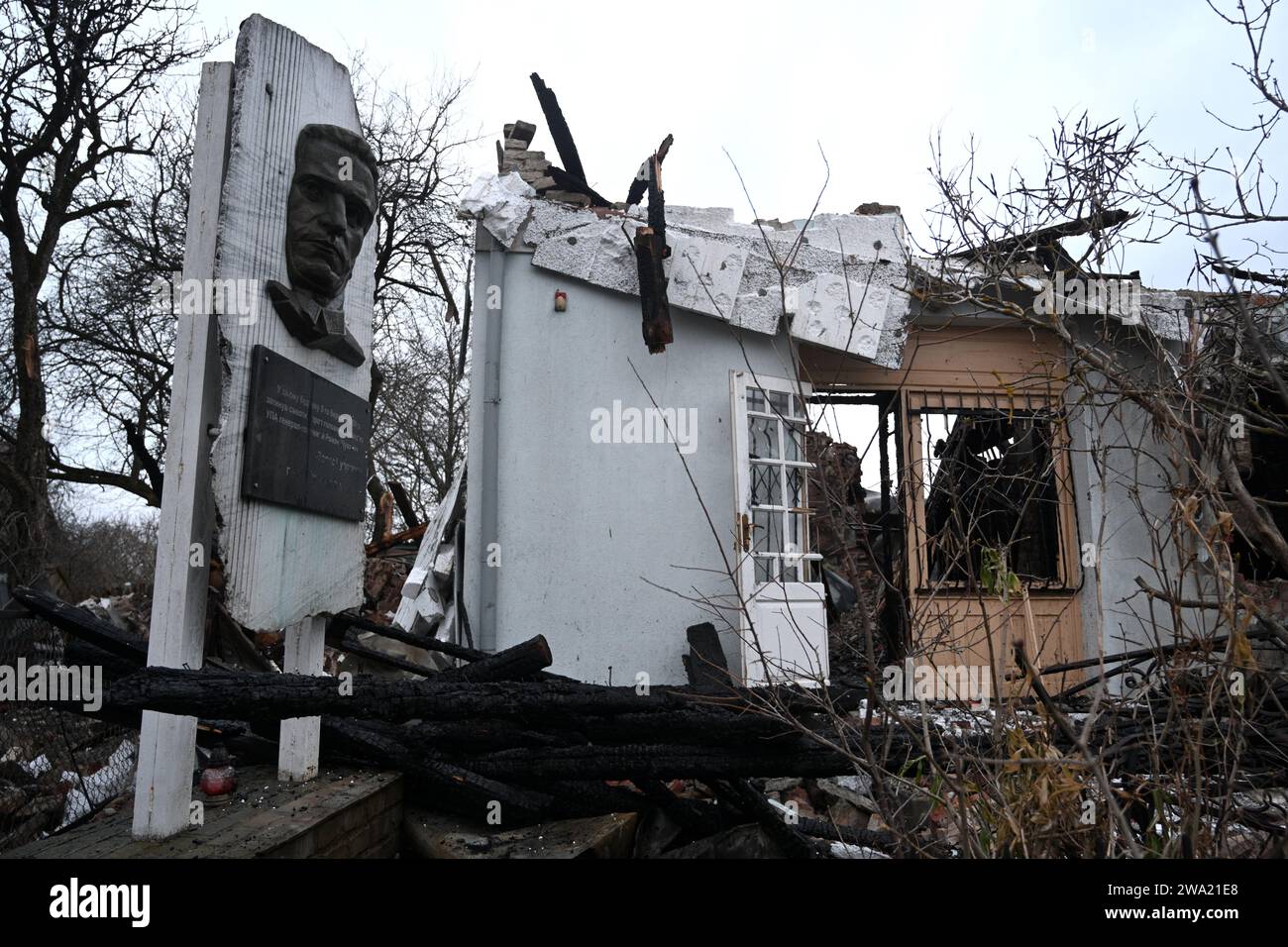 Lemberg, Ukraine - 1. Januar 2024: Zerstörte das Römische Shukhevych-Museum nach einem russischen Drohnenangriff in Lemberg. Stockfoto