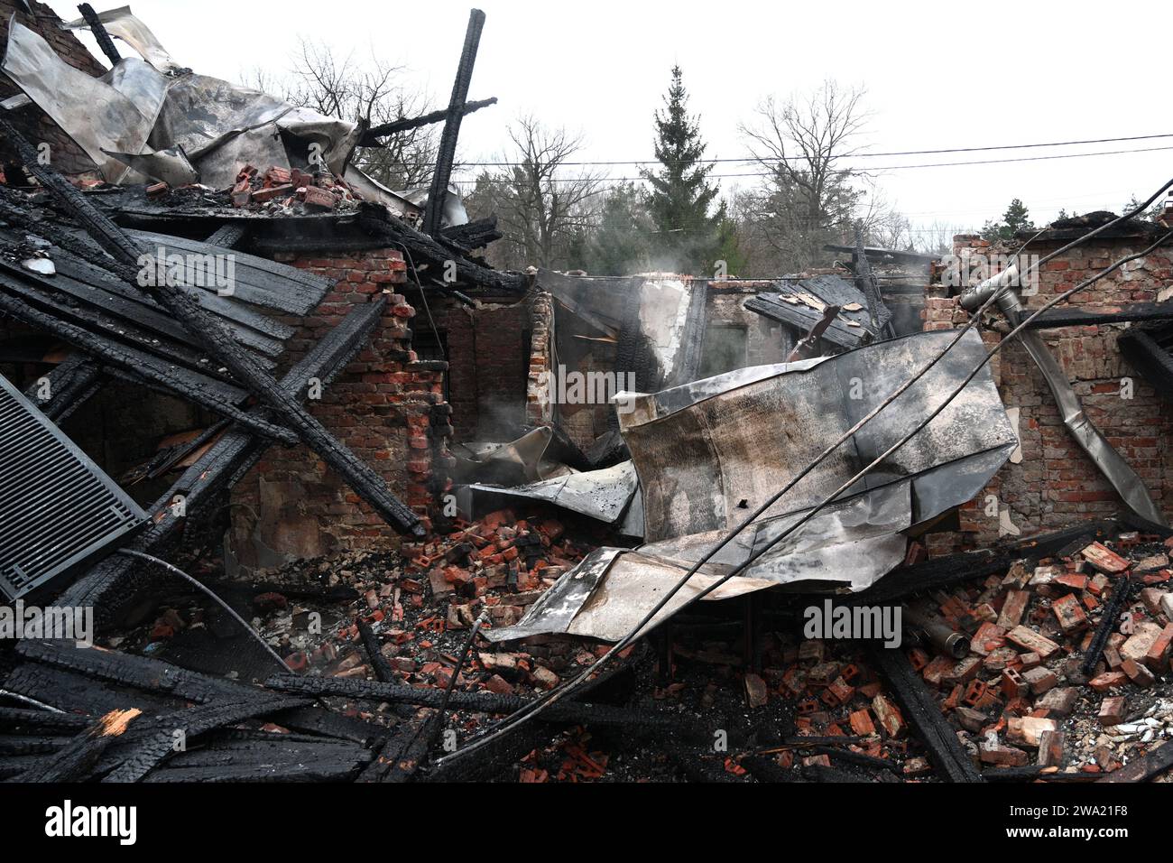 Lemberg, Ukraine - 1. Januar 2024: Zerstörte das Römische Shukhevych-Museum nach einem russischen Drohnenangriff in Lemberg. Stockfoto