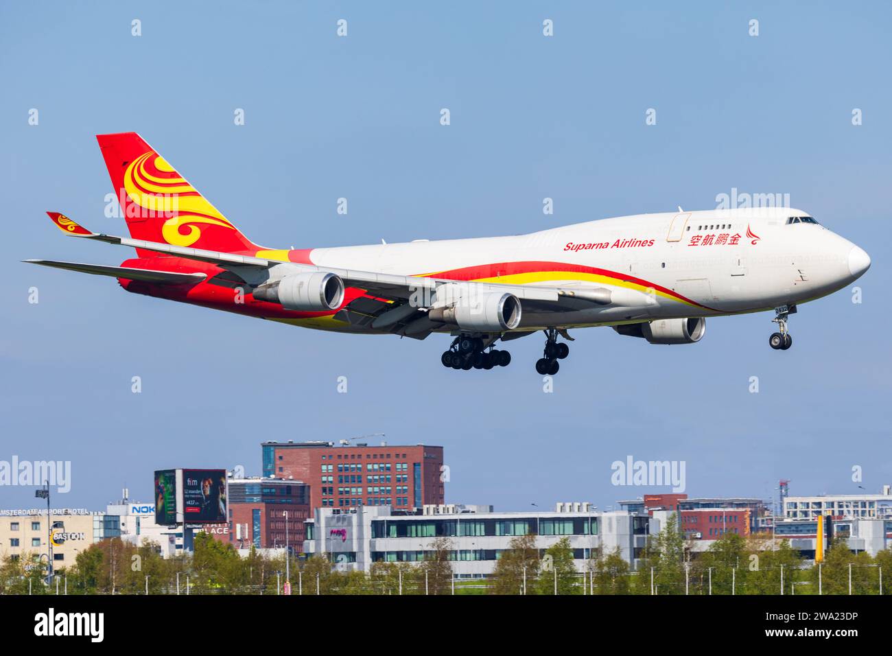 Amsterdam, Niederlande - 28. April 2022: Suparna Cargo Boering 747 am Flughafen Amsterdam Stockfoto