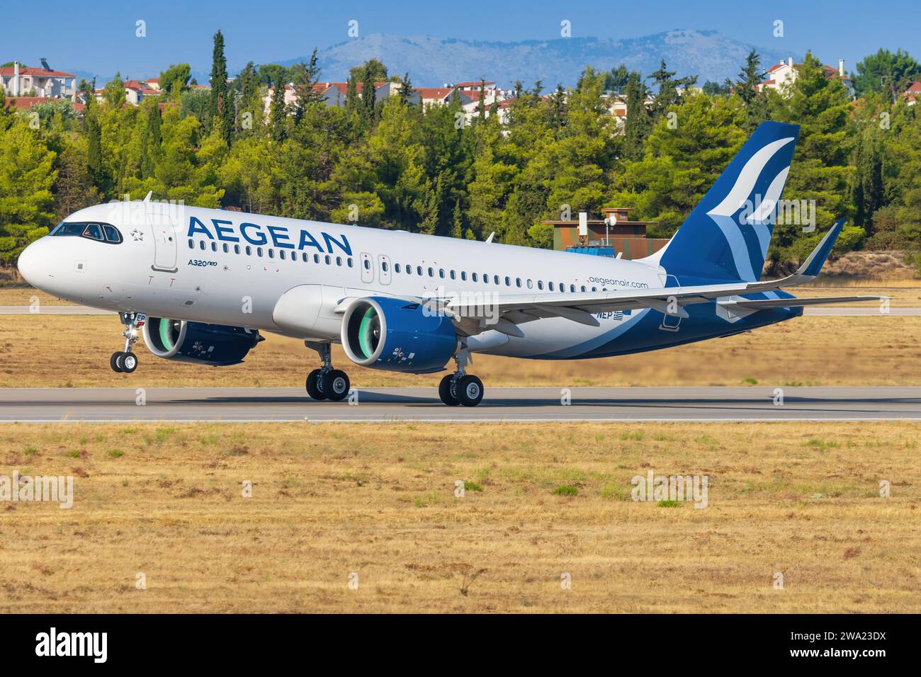 Tanagra Air Base - Griechenland 5. September 2023: Olympischer Aiirbus A320 auf der Tanagra Air Show Stockfoto