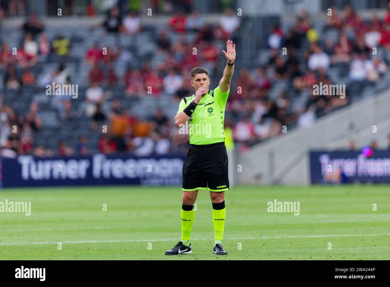 Sydney, Australien. Januar 2024. Schiedsrichter Shaun Evans in Aktion während des A-League Men RD10 Spiels zwischen den Western Sydney Wanderers und Macarthur am 1. Januar 2024 im CommBank Stadium in Sydney, Australien Credit: IOIO IMAGES/Alamy Live News Stockfoto