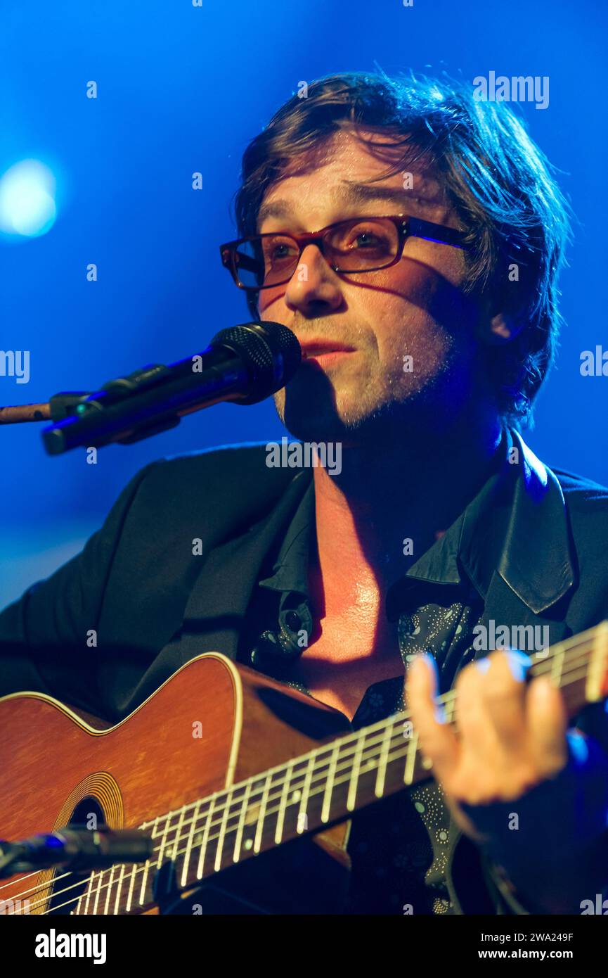 Thomas Dutronc en Concert au Premier Toots Jazz Festival. | Thomas Dutronc spielt live beim ersten Toots Jazz Festival in La Hulpe bei Brüssel. Stockfoto