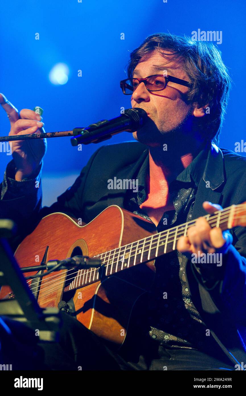 Thomas Dutronc en Concert au Premier Toots Jazz Festival. | Thomas Dutronc spielt live beim ersten Toots Jazz Festival in La Hulpe bei Brüssel. Stockfoto