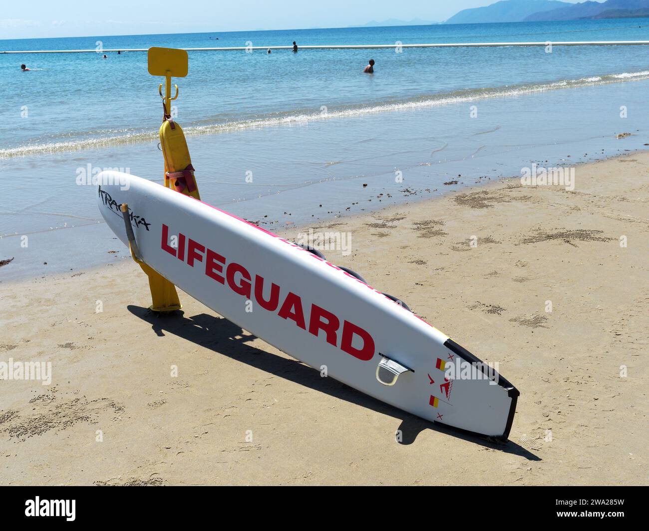 Blick auf Rettungsschwimmer am Four Mile Beach in Port Douglas Queensland Australien Stockfoto