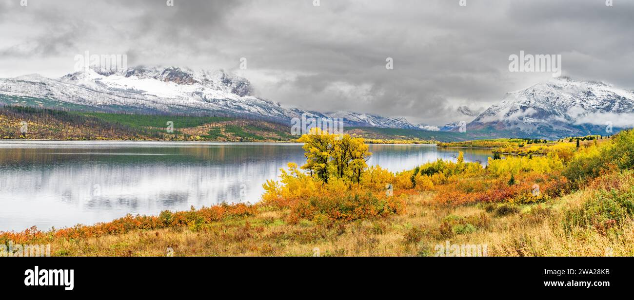 Herbstfarbe in der St. Marys östlicher Eingang zum Glacier National Park, Montana, UJSA. Stockfoto