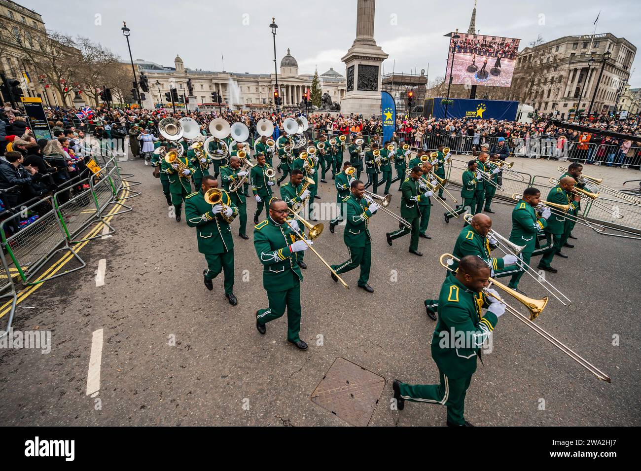 London, Großbritannien. Januar 2024. FAKI - die Kimbanguist Brass Band - die London New Year's Day Parade ist der Beginn des neuen Jahres 2024. Guy Bell/Alamy Live News Stockfoto