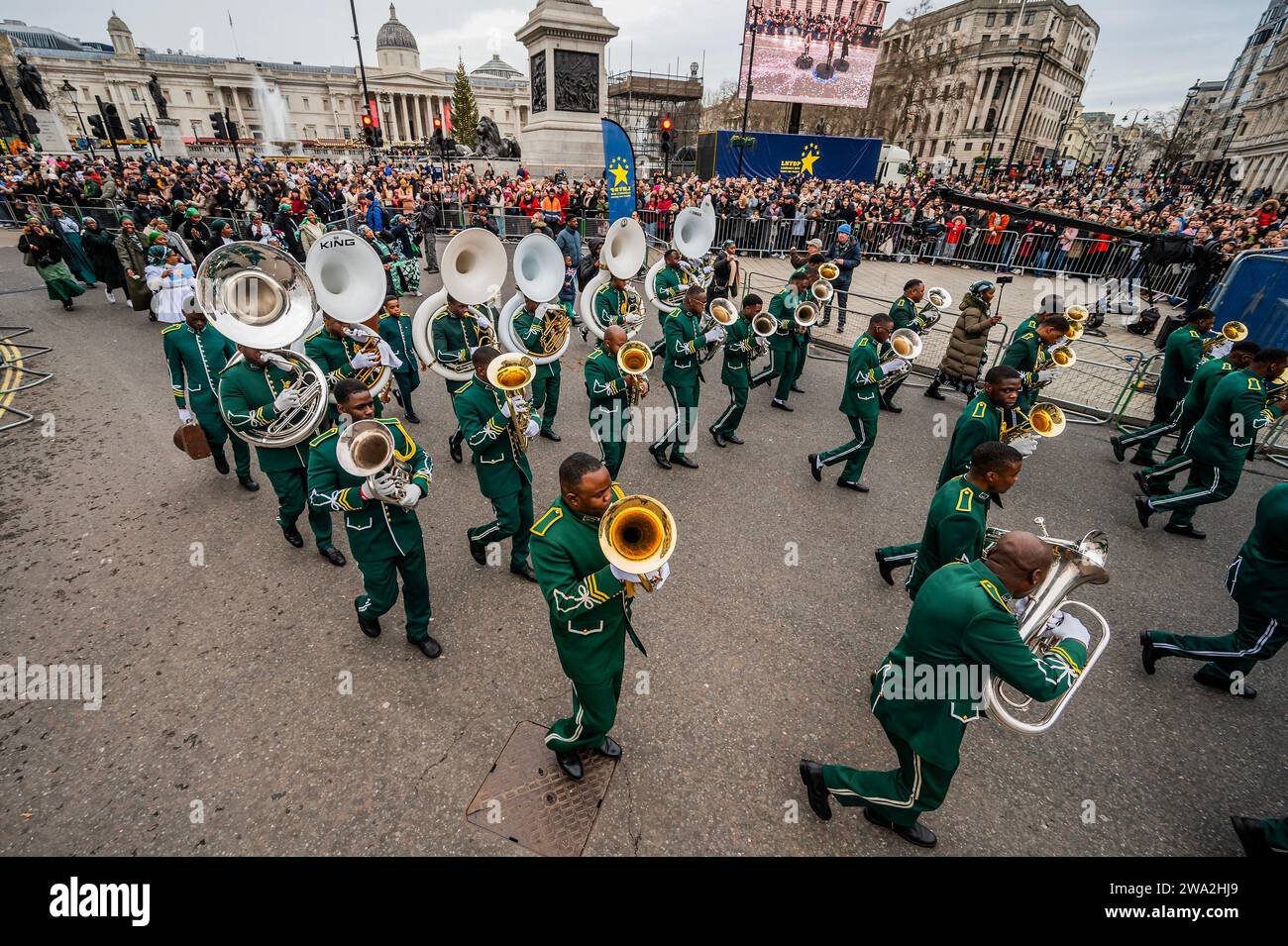 London, Großbritannien. Januar 2024. FAKI - die Kimbanguist Brass Band - die London New Year's Day Parade ist der Beginn des neuen Jahres 2024. Guy Bell/Alamy Live News Stockfoto