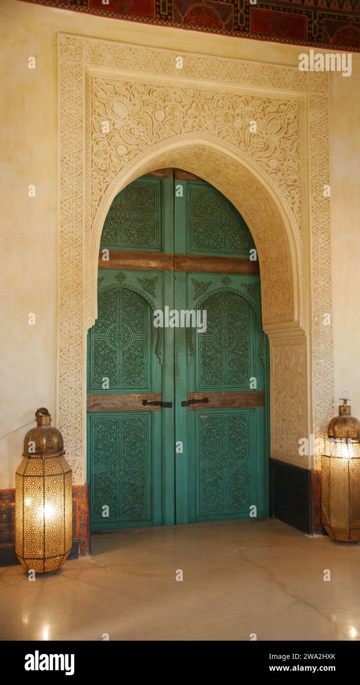 Historische marokkanische Eingangstür Stockfoto