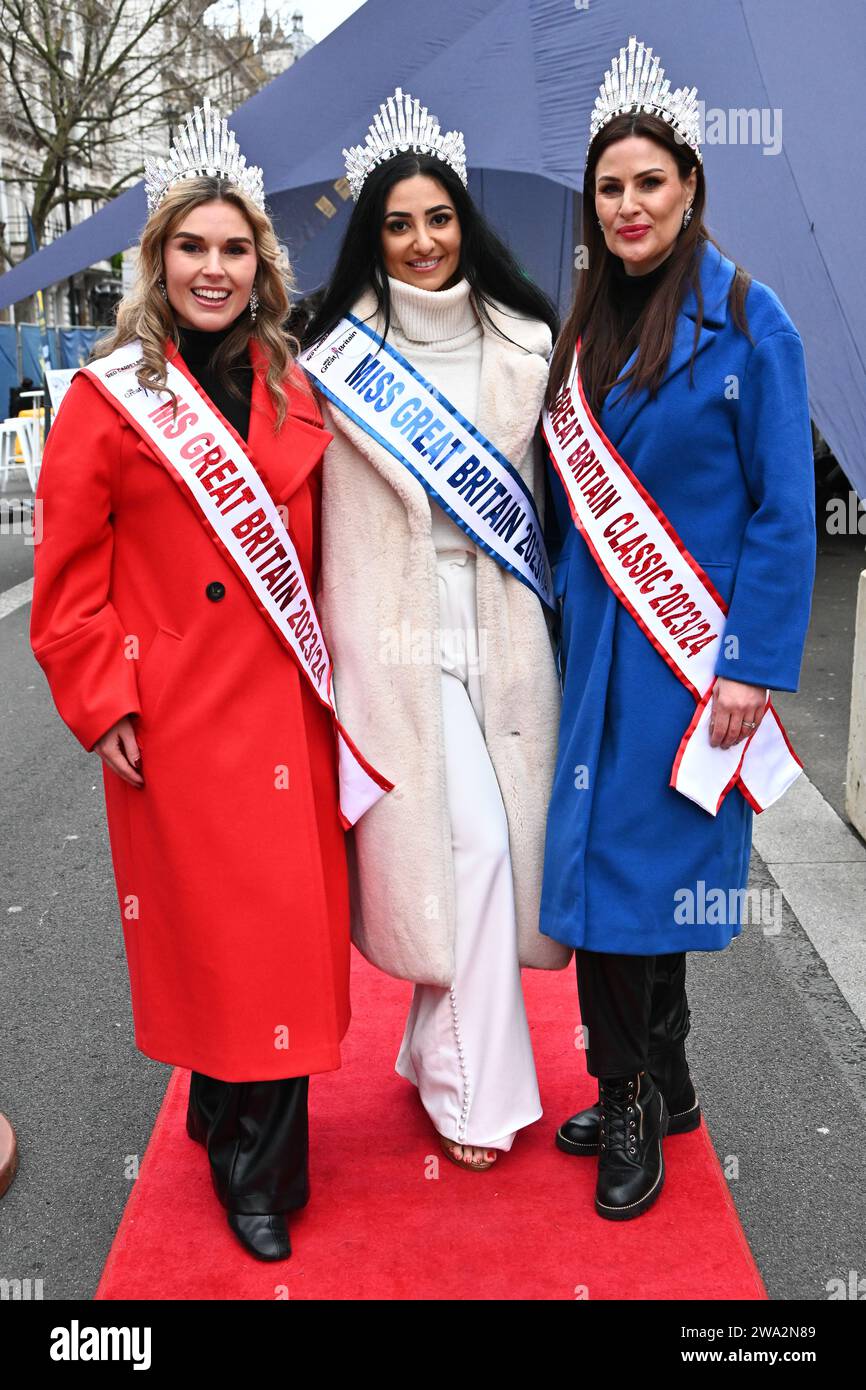 London, Großbritannien. Januar 2024. Larissa Palmer Hirst, Madeleine Wahdan und Gina Broadhurst von Miss Great Britain 2023/24 nehmen an der jährlichen Neujahrsparade in london Teil. Quelle: Siehe Li/Picture Capital/Alamy Live News Stockfoto