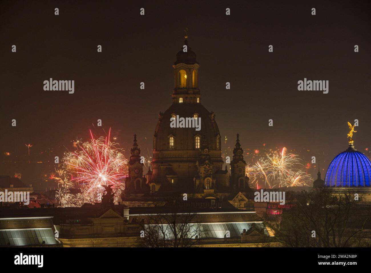 Feuerwerk Silvester 2024 Silvesterfeuerwerk über der Dresdner Altstadt