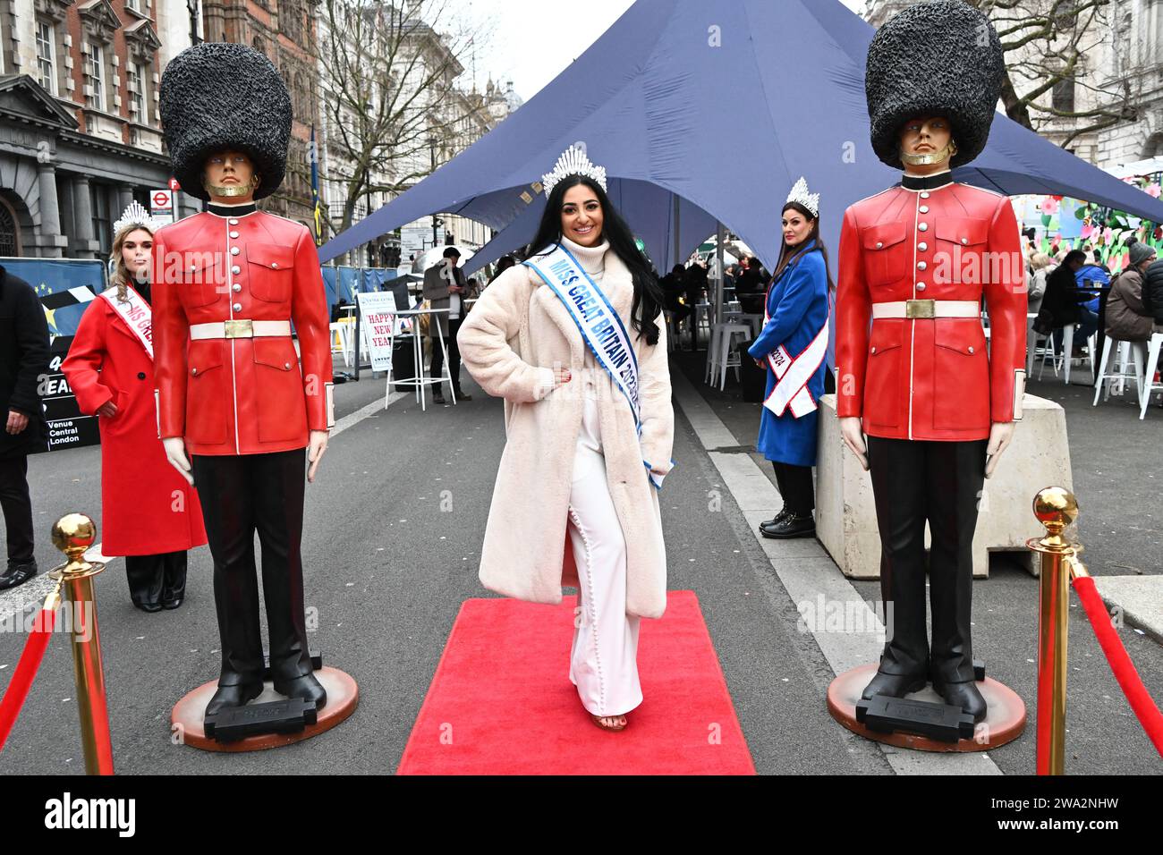 London, Großbritannien. Januar 2024. Madeleine Wahdan, Miss Great Britain 2023/24 nehmen an der jährlichen Neujahrsparade in london Teil, bei der Hunderte von Wagen in Zentral-london, Großbritannien, teilnehmen. Quelle: Siehe Li/Picture Capital/Alamy Live News Stockfoto