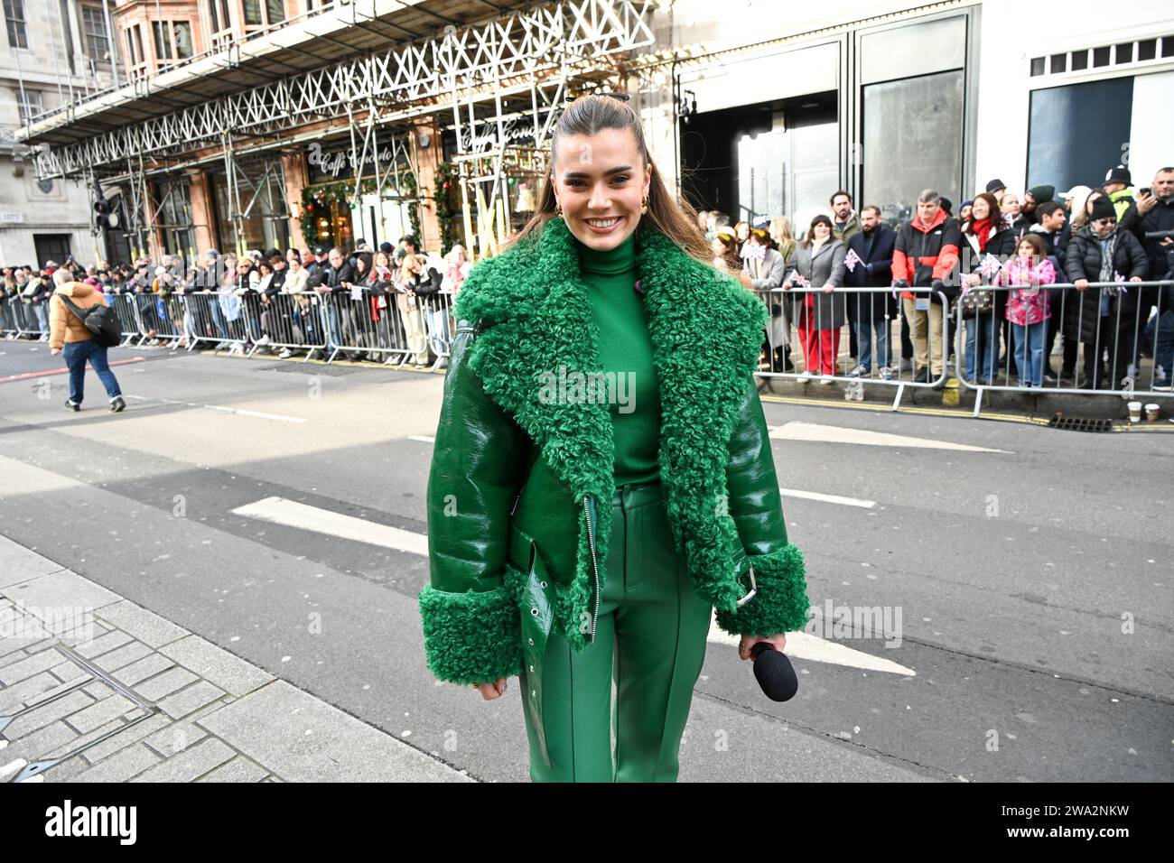 London, Großbritannien. Januar 2024. Rachael O'Connor - Duran Duran tritt bei der jährlichen Neujahrsparade in london auf, bei der Hunderte von Wagen im Zentrum londons, Großbritannien, stattfinden. Quelle: Siehe Li/Picture Capital/Alamy Live News Stockfoto