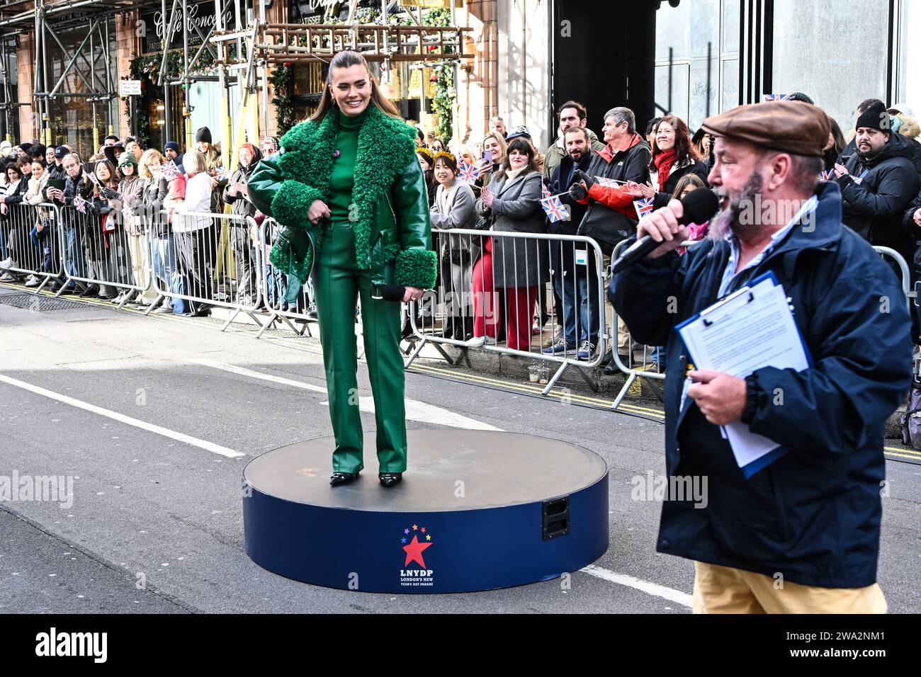 London, Großbritannien. Januar 2024. Rachael O'Connor - Duran Duran tritt bei der jährlichen Neujahrsparade in london auf, bei der Hunderte von Wagen im Zentrum londons, Großbritannien, stattfinden. Quelle: Siehe Li/Picture Capital/Alamy Live News Stockfoto