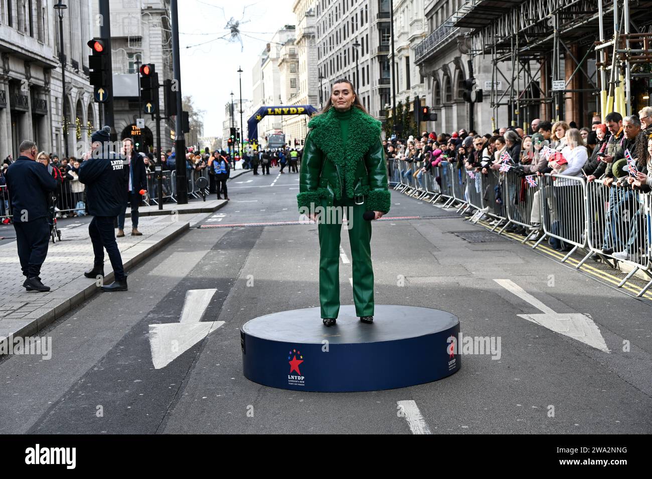 London, Großbritannien. Januar 2024. Rachael O'Connor - Duran Duran tritt bei der jährlichen Neujahrsparade in london auf, bei der Hunderte von Wagen im Zentrum londons, Großbritannien, stattfinden. Quelle: Siehe Li/Picture Capital/Alamy Live News Stockfoto