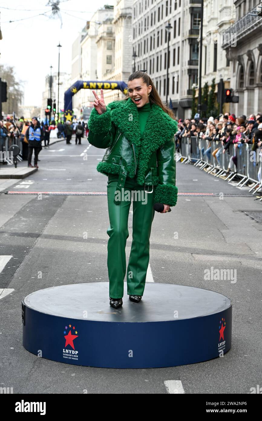 London, Großbritannien. Januar 2024. Rachael O'Connor - Duran Duran tritt bei der jährlichen Neujahrsparade in london auf, bei der Hunderte von Wagen im Zentrum londons, Großbritannien, stattfinden. Quelle: Siehe Li/Picture Capital/Alamy Live News Stockfoto