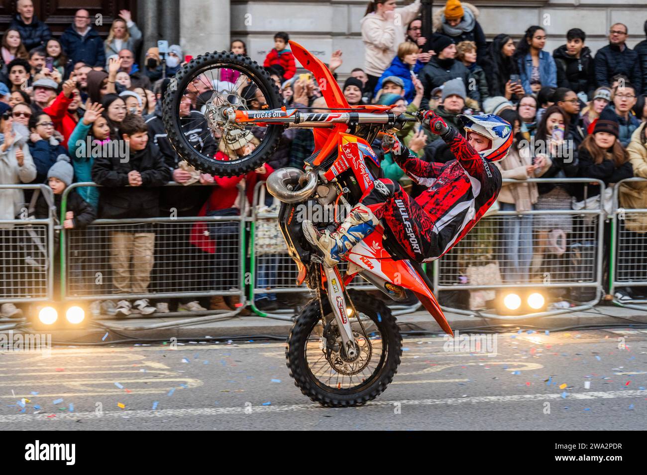 London, Großbritannien. Januar 2024. Moto-Stunts International - die Londoner Neujahrsparade ist der Beginn des neuen Jahres 2024. Guy Bell/Alamy Live News Stockfoto