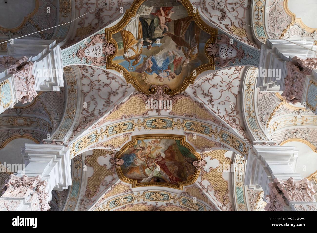 Innenraum der Heilig-Geist-Kirche in München. Stockfoto