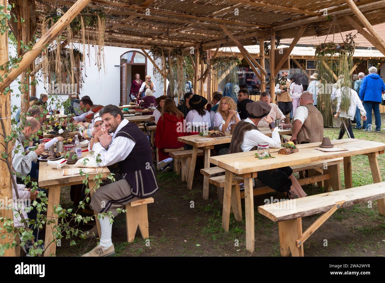 Historisches Stadtmauerfest in der mittelalterlichen Stadt Nördlingen. Stockfoto