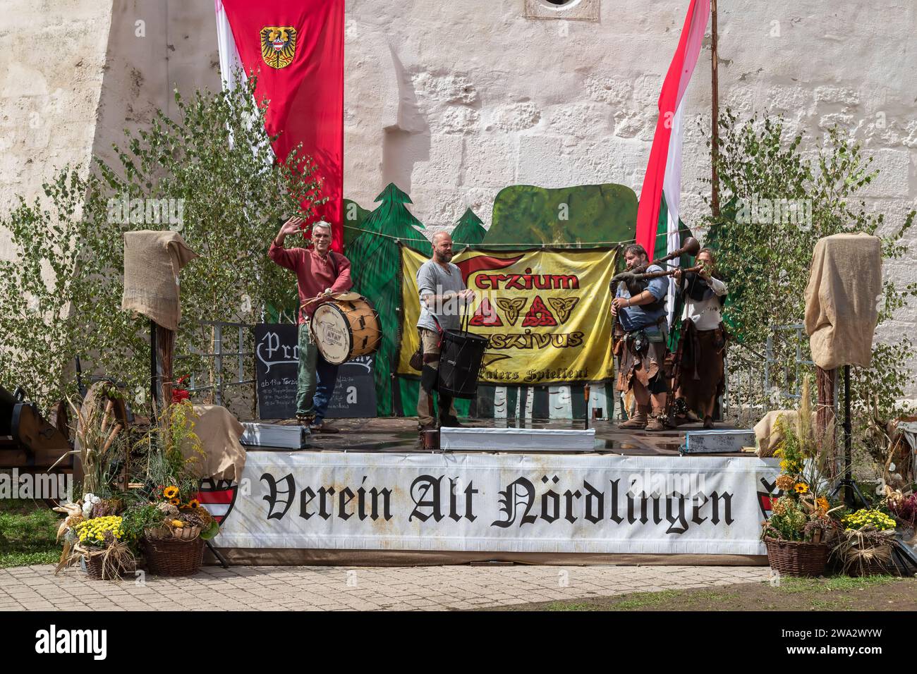 Historisches Stadtmauerfest in der mittelalterlichen Stadt Nördlingen. Stockfoto
