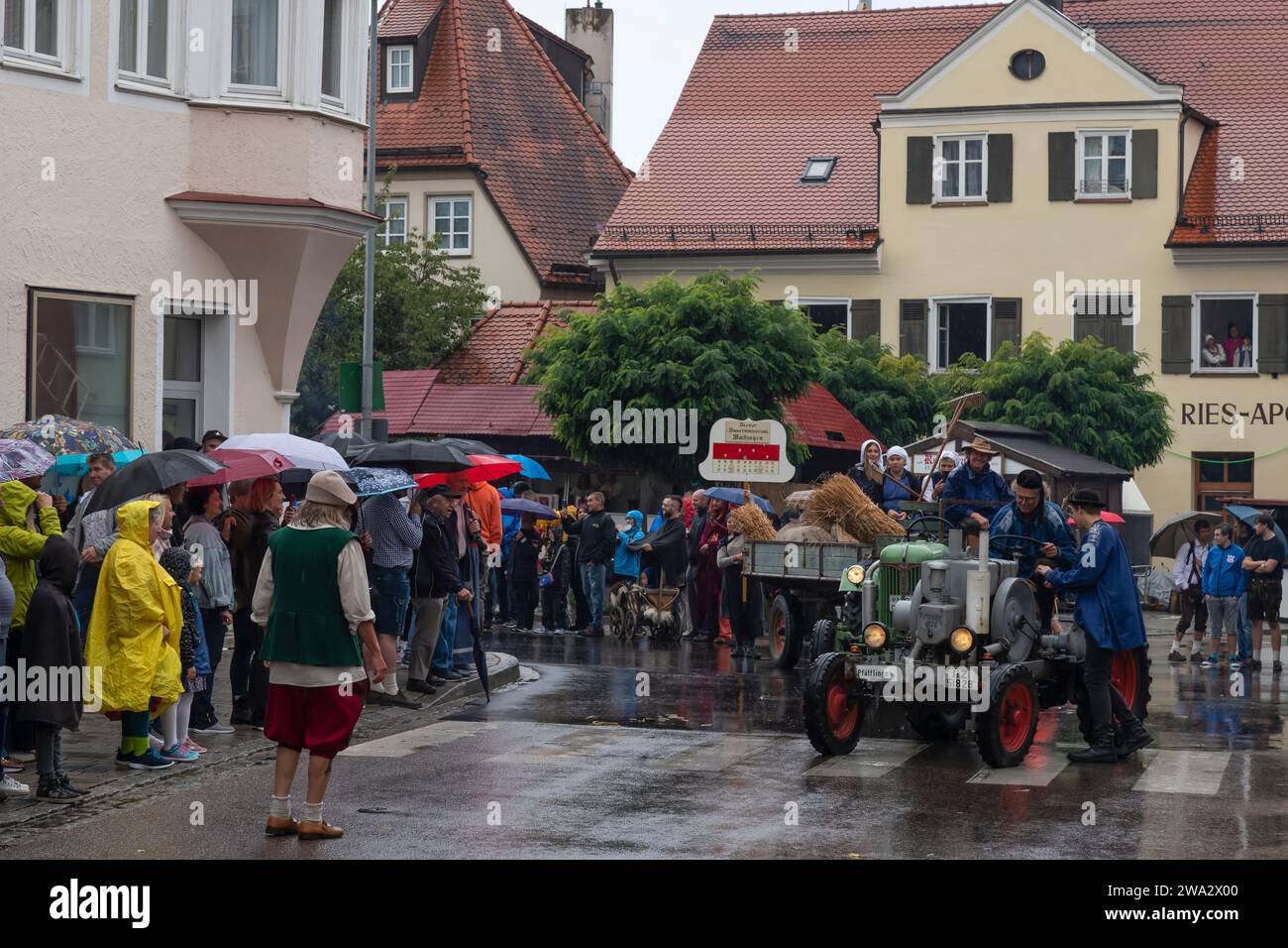 Historisches Stadtmauerfest in der mittelalterlichen Stadt Nördlingen. Stockfoto