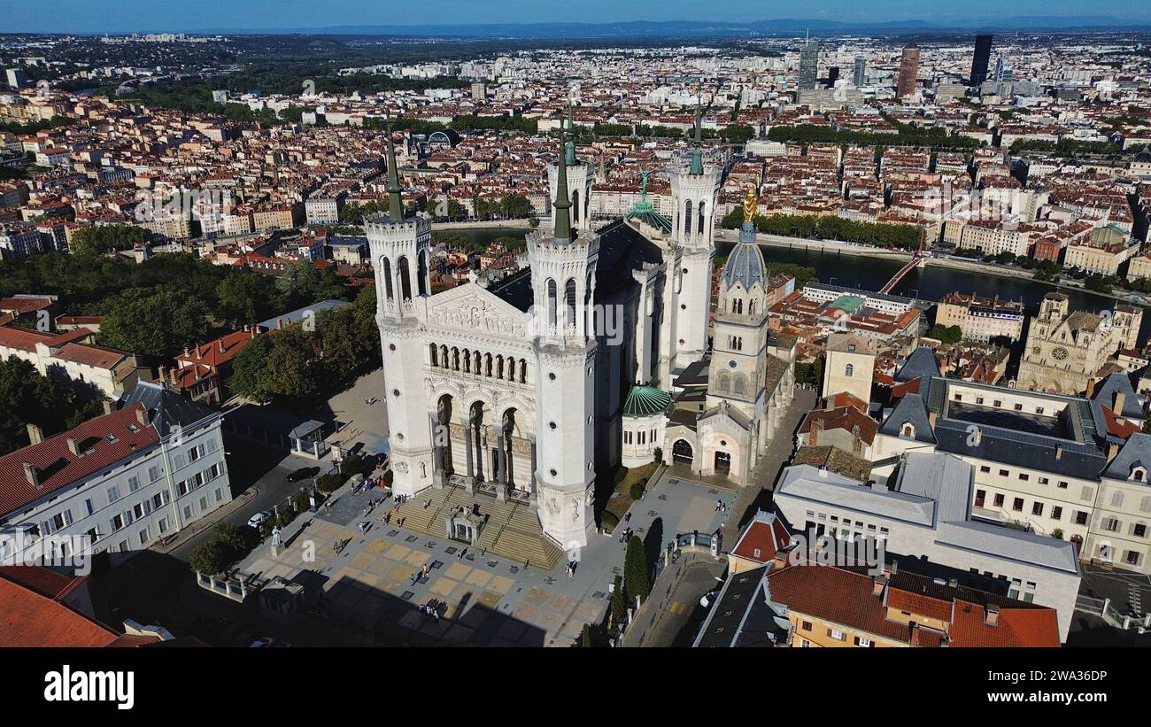 Drohnenfoto Basilika Notre-Dame de Fourvière, Basilika Notre-Dame de Fourvière lyon frankreich europa Stockfoto