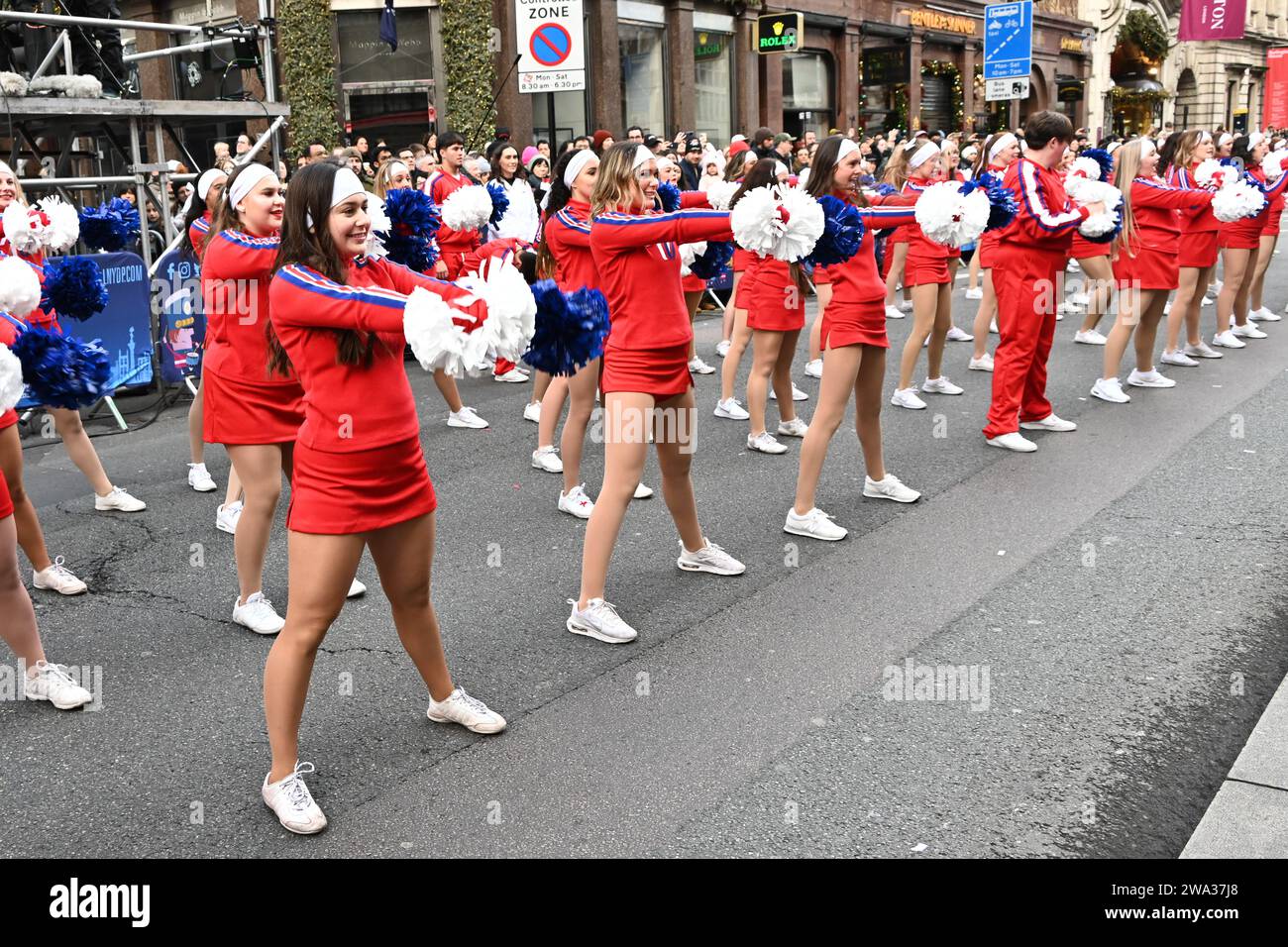 London, Großbritannien. Januar 2024. Londons jährliche Neujahrsparade mit Hunderten von Wagen im Zentrum von london, Großbritannien. Quelle: Siehe Li/Picture Capital/Alamy Live News Stockfoto