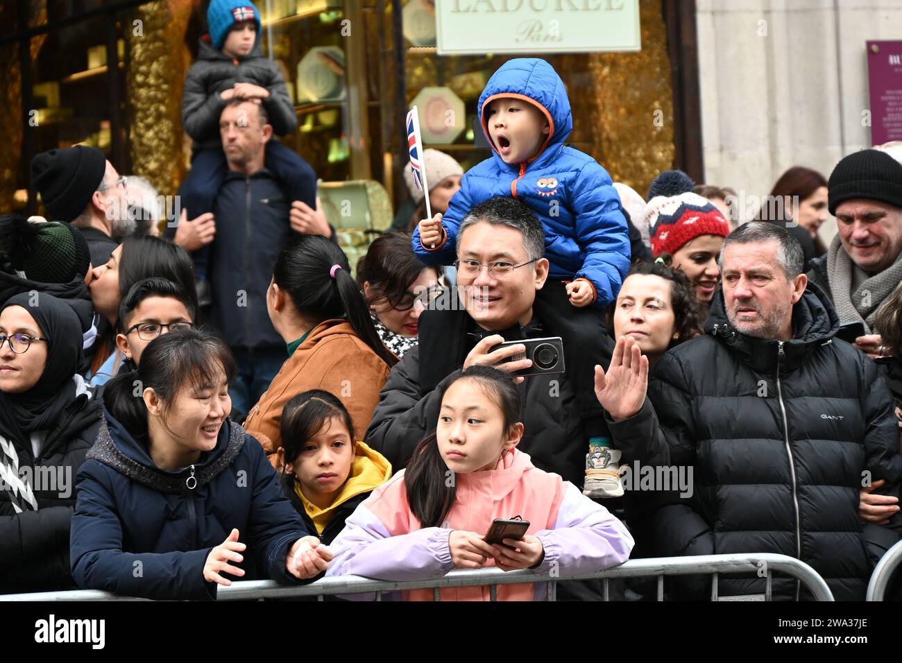 London, Großbritannien. Januar 2024. Londons jährliche Neujahrsparade mit Hunderten von Wagen im Zentrum von london, Großbritannien. Quelle: Siehe Li/Picture Capital/Alamy Live News Stockfoto