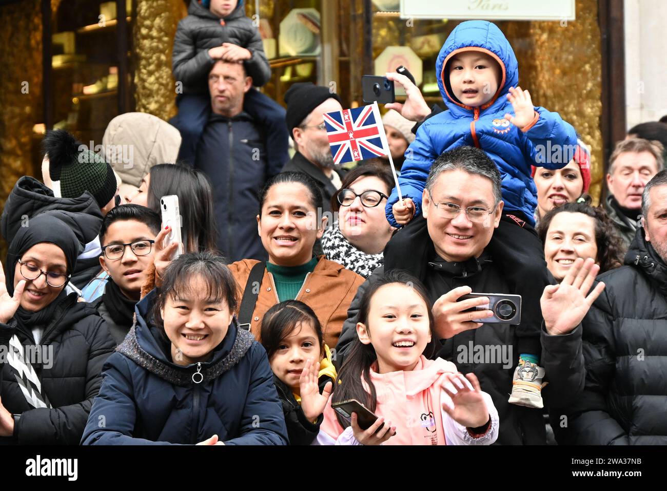 London, Großbritannien. Januar 2024. Londons jährliche Neujahrsparade mit Hunderten von Wagen im Zentrum von london, Großbritannien. Quelle: Siehe Li/Picture Capital/Alamy Live News Stockfoto