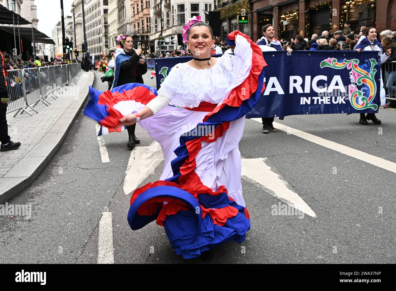London, Großbritannien. Januar 2024. Londons jährliche Neujahrsparade mit Hunderten von Wagen im Zentrum von london, Großbritannien. Quelle: Siehe Li/Picture Capital/Alamy Live News Stockfoto