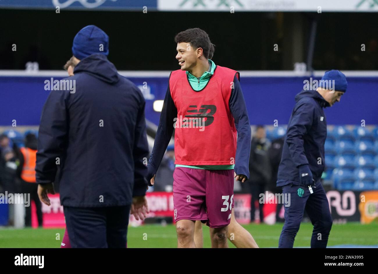 LONDON, ENGLAND 1. JANUAR Perry ng von Cardiff City wärmt sich vor