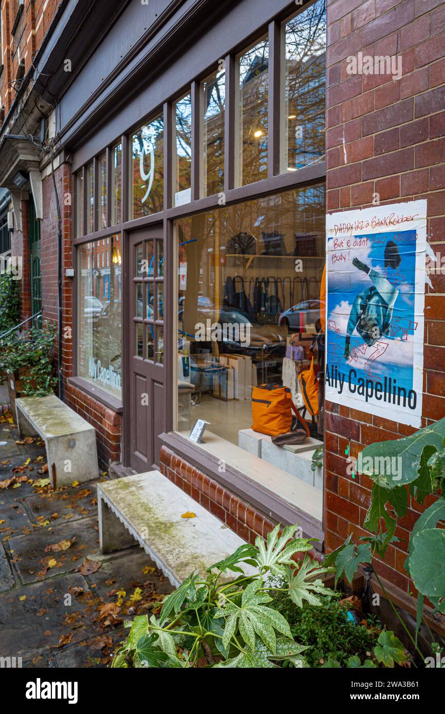 Ally Capellino Store in Shoreditch London, 9 Calvert Ave, East London. Ally Capellino ist eine 1980 in London gegründete Marke für Taschen und Accessoires. Stockfoto