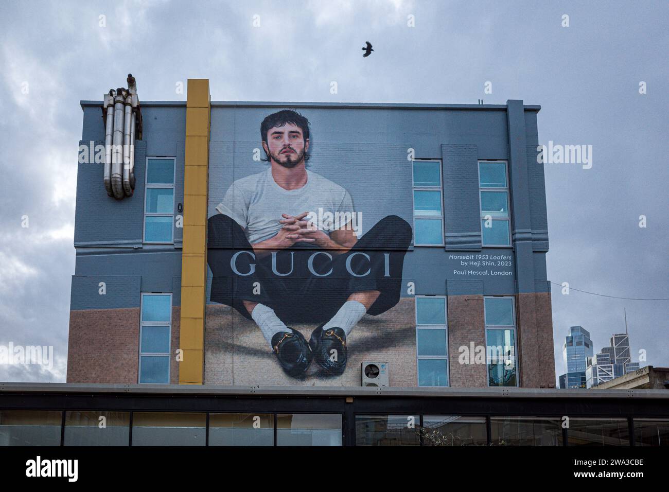 Gucci Horsebit 1953 Loafer 2023/24 Kampagne London UK. Gucci London Artwall Brick Lane East London. Gucci Mural London Brick Lane. Stockfoto