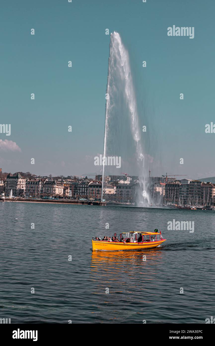 Genf, Schweiz - 25. März 2022: Der Jet d'Eau ist ein großer Brunnen in Genf, Schweiz und eines der berühmtesten Wahrzeichen der Stadt. Stockfoto