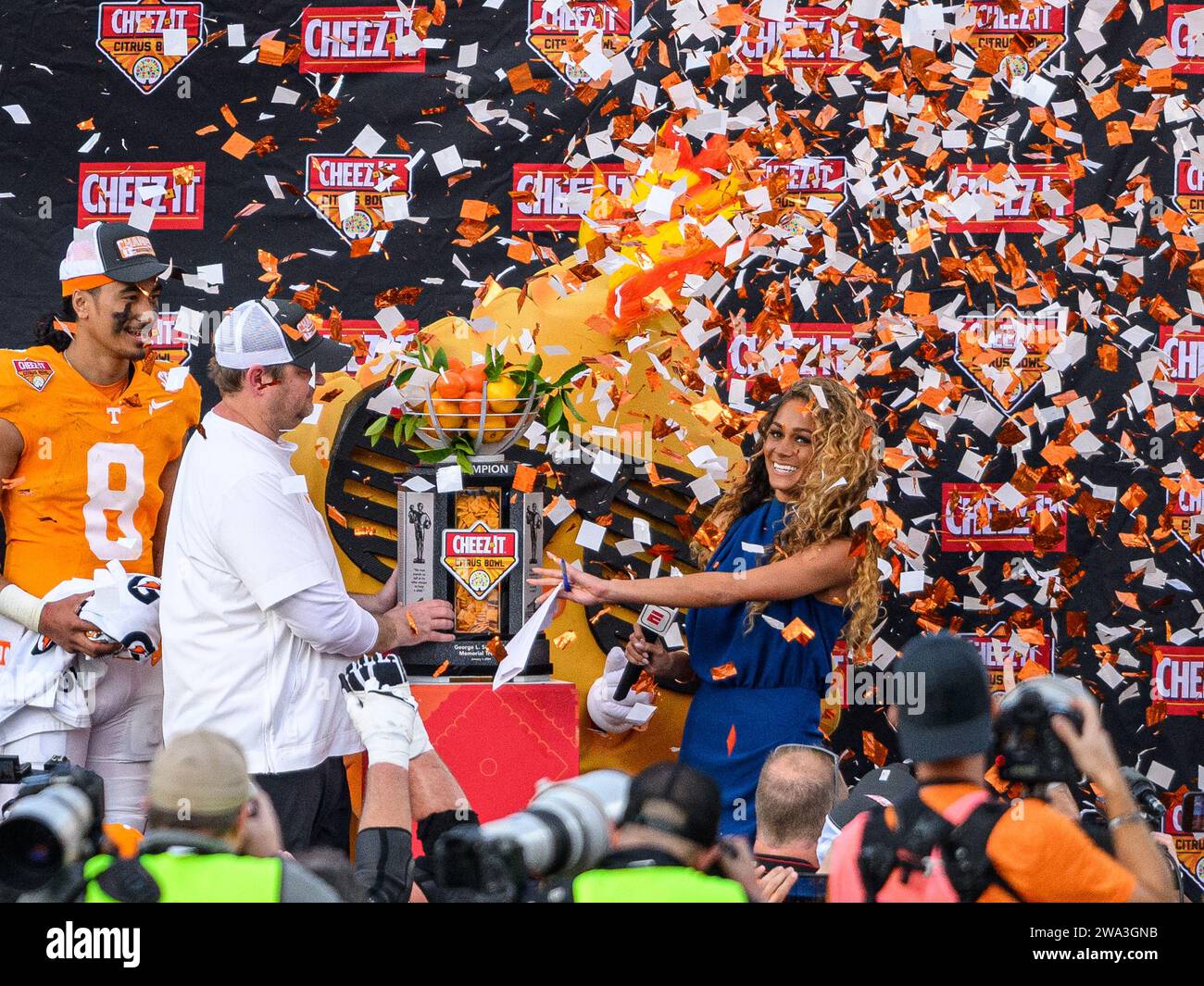 Orlando, Florida, USA. 1. Januar 2024: In der zweiten Hälfte des Cheez IT Citrus Bowl. Tennessee besiegte Iowa 35-0 in Orlando, FL. Romeo T Guzman/Cal Sport Media Credit: CAL Sport Media/Alamy Live News Stockfoto