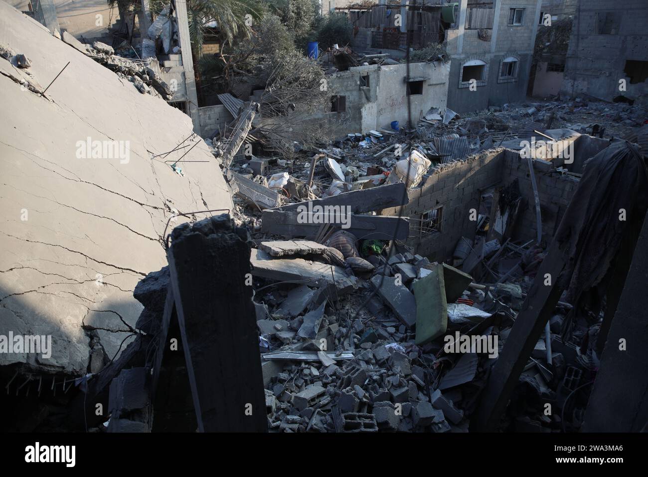 Gaza. Januar 2024. Das Foto vom 1. Januar 2024 zeigt die Trümmer eines ...