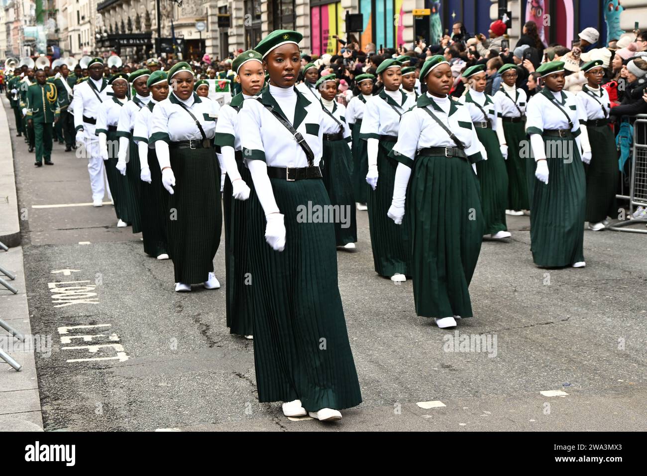 London, Großbritannien. Januar 2024. Londons jährliche Neujahrsparade mit Hunderten von Wagen im Zentrum von london, Großbritannien. Quelle: Siehe Li/Picture Capital/Alamy Live News Stockfoto