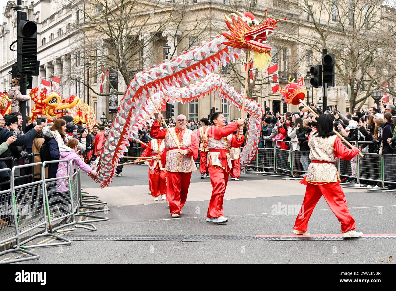 London, Großbritannien. Januar 2024. Londons jährliche Neujahrsparade mit Hunderten von Wagen im Zentrum von london, Großbritannien. Quelle: Siehe Li/Picture Capital/Alamy Live News Stockfoto